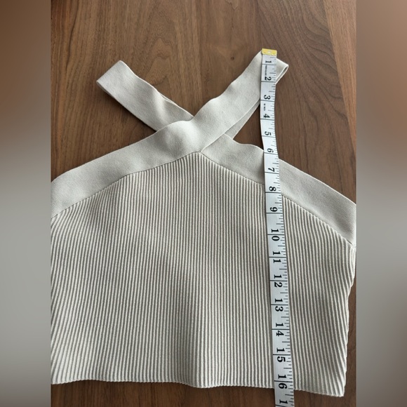 Babaton Sculpt Knit Criss Cross Cropped Tank – Matte Pearl – EUC – Size Large - Picture 8 of 8